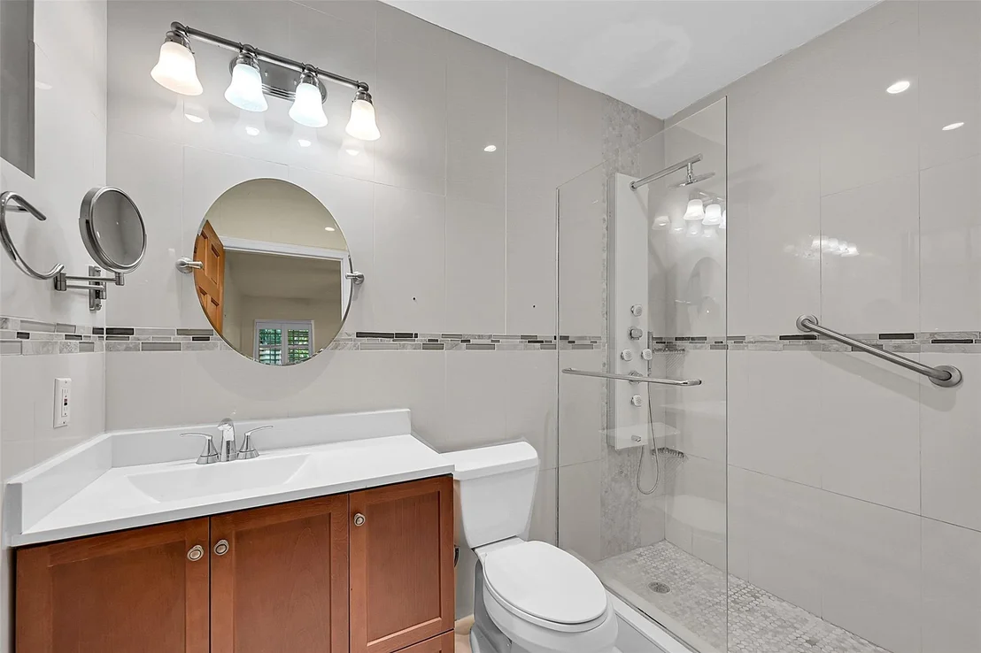 Photo of 1401 Red Road