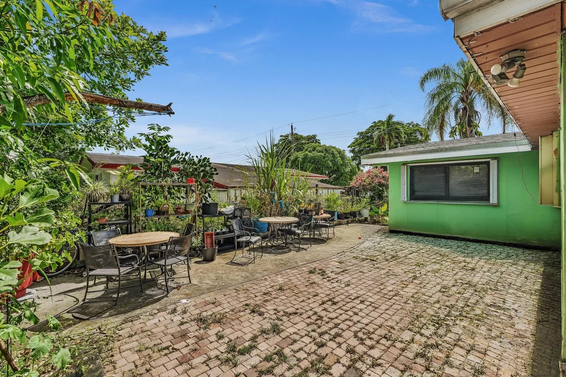 Photo of 2131 Acapulco Drive