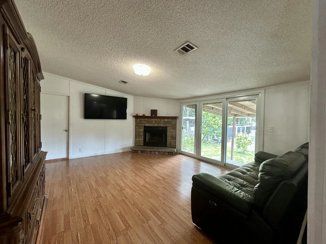 Photo of 10810 NW 8th Avenue