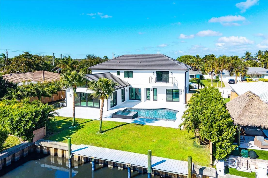 Photo of 8 LEEWARD Circle