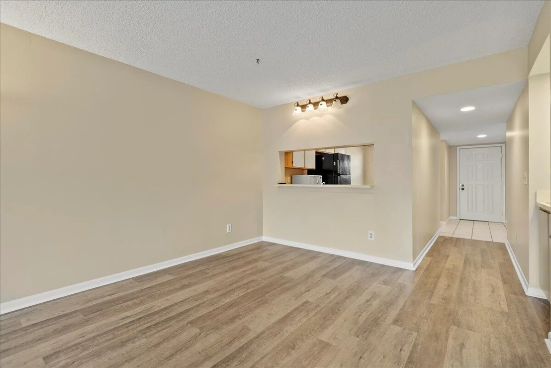 Photo of Unit C at 301 Pinecrest Circle
