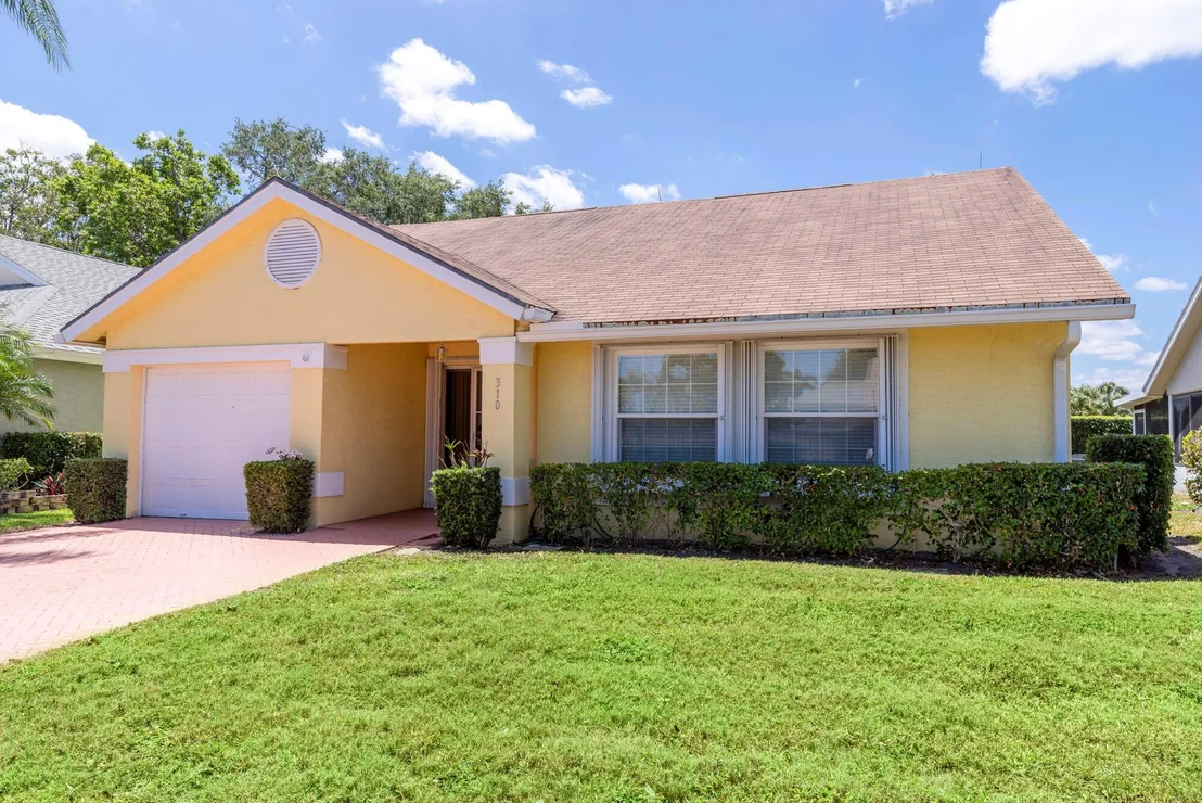 Photo of 310 Moccasin Trail W