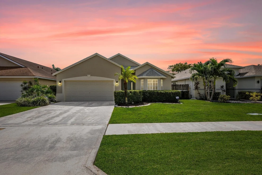 Photo of 1069 Aviary Road