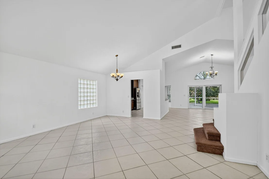 Photo of 2707 Pointe Circle