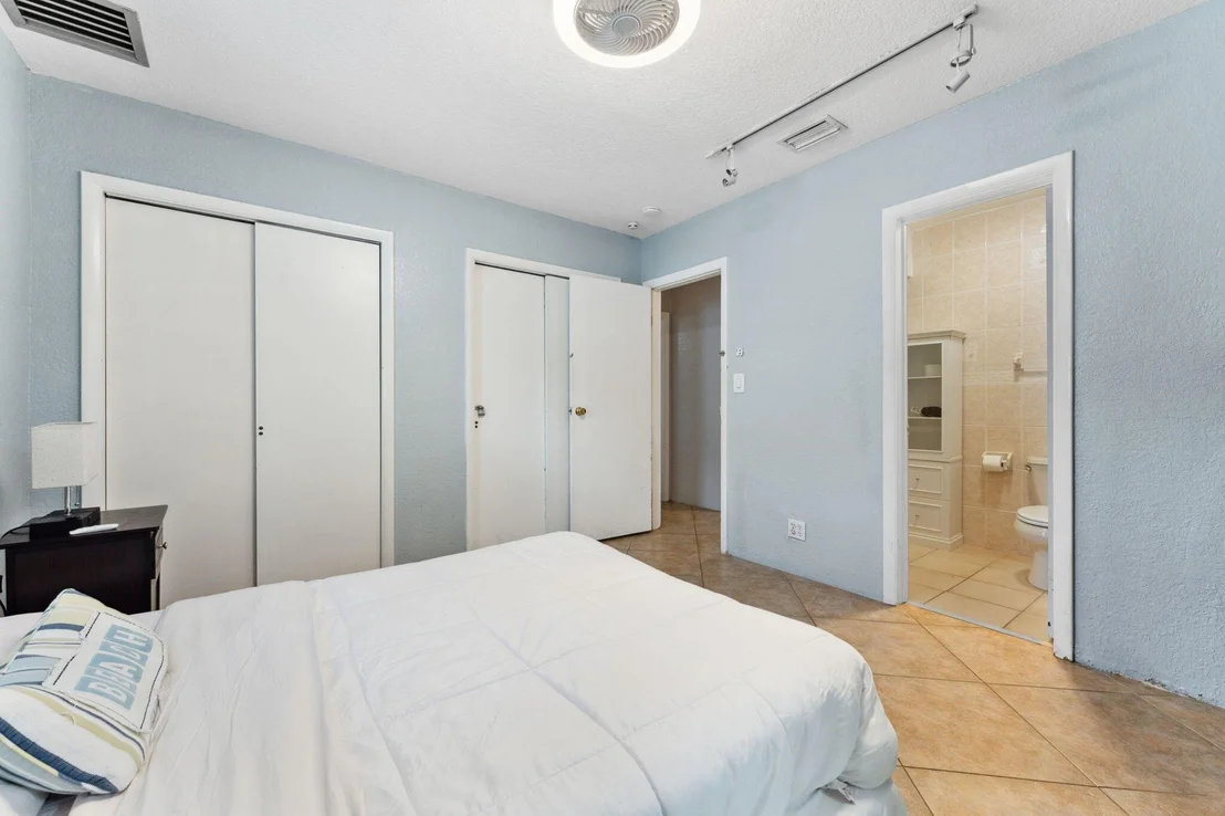 Photo of 718 NW 9th Avenue