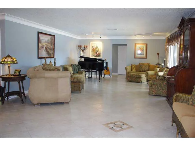Photo of 2950 NE 23rd Place
