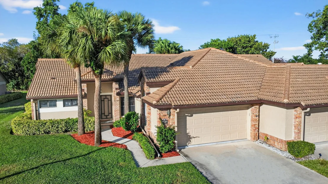 Photo of 7147 Le Chalet Boulevard