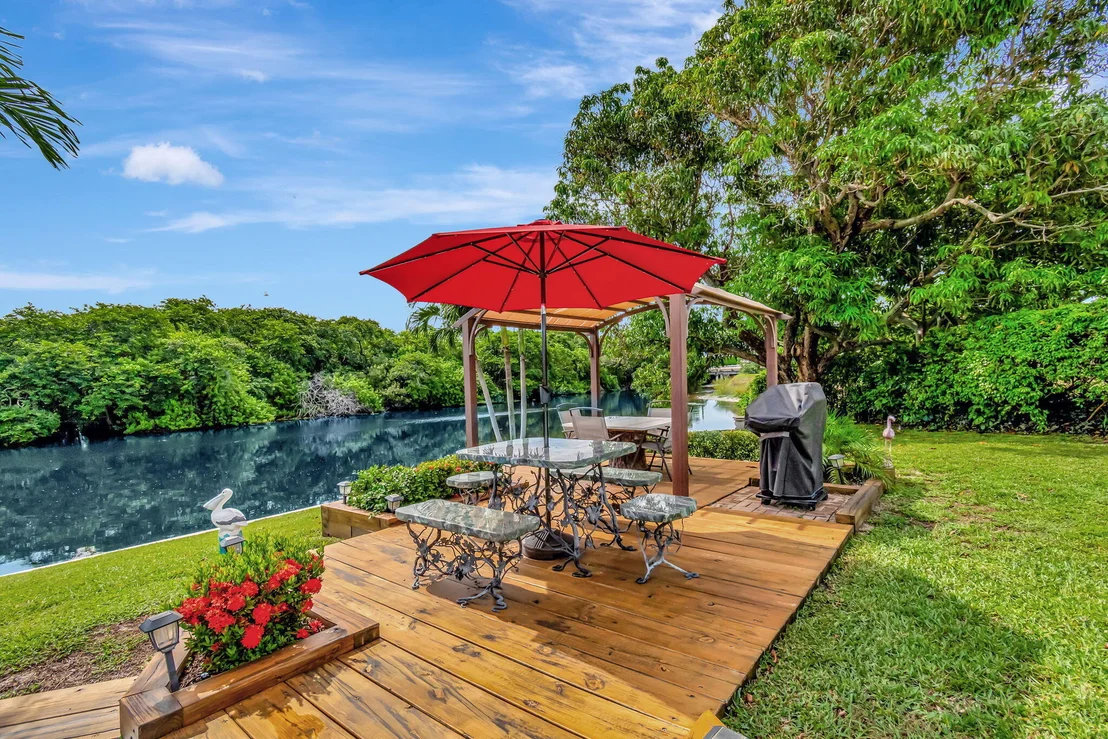 Photo of 302 Venice Drive