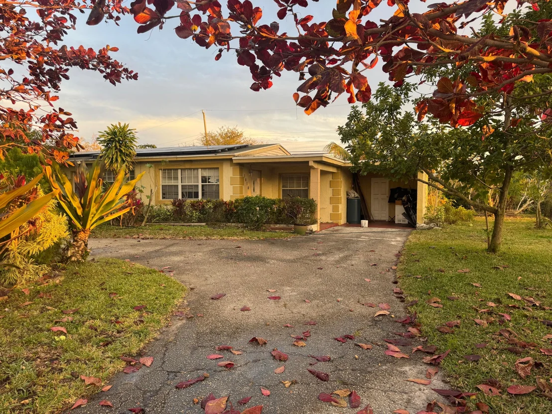 Photo of 1414 N Seacrest Boulevard