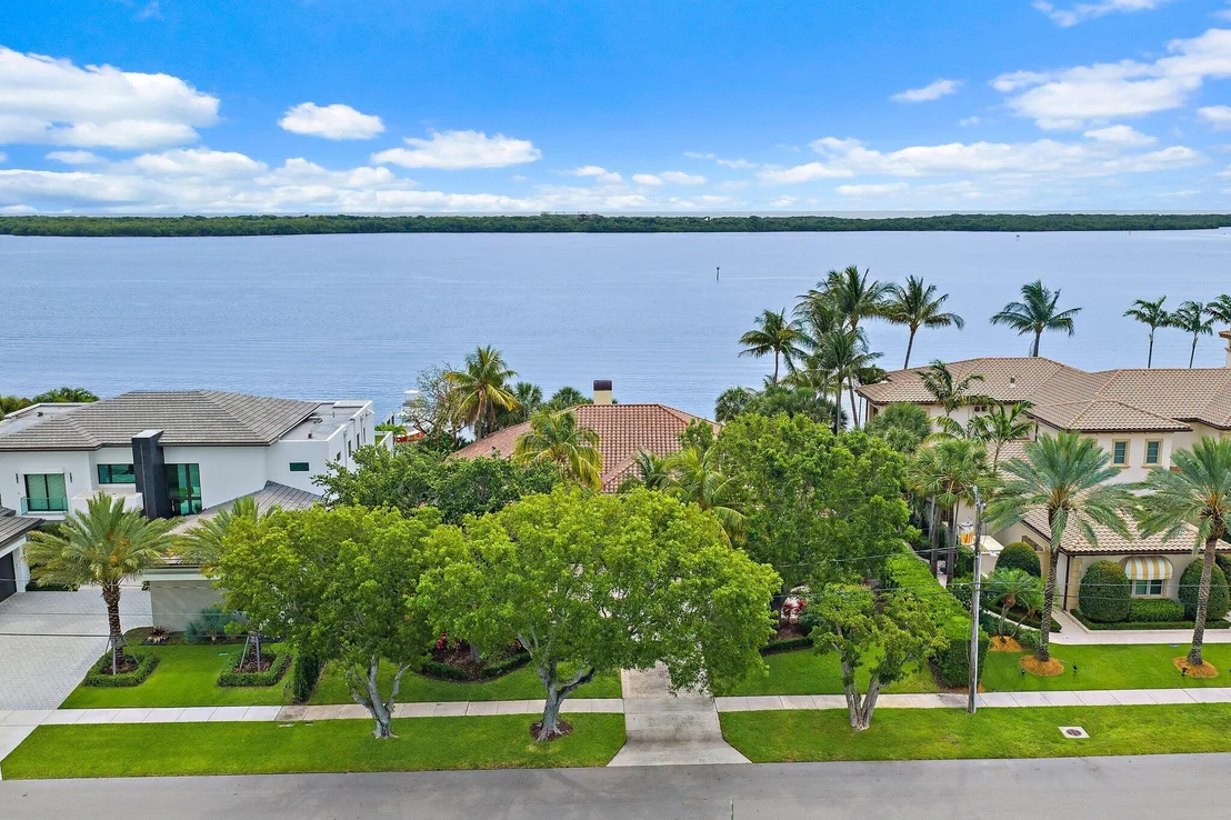 Photo of 806 Lakeside Drive