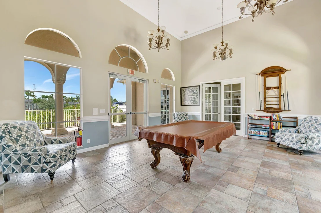 Photo of 755 SW RIVER BEND Circle