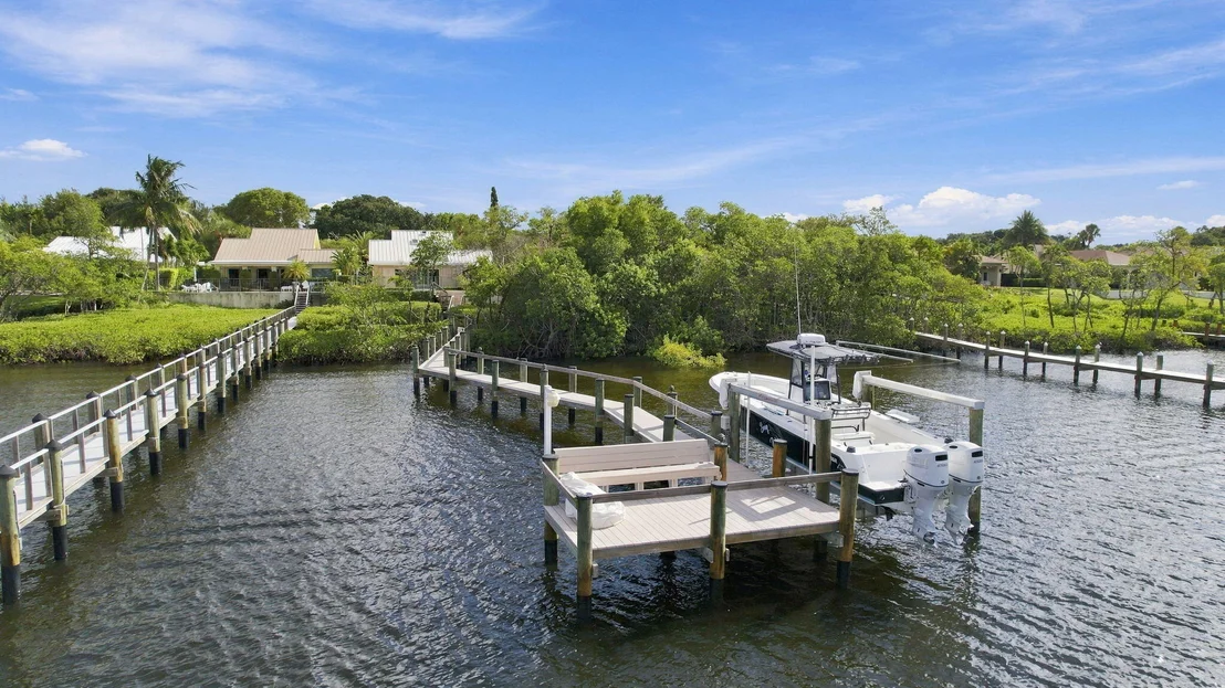 Photo of 352 River Edge Road