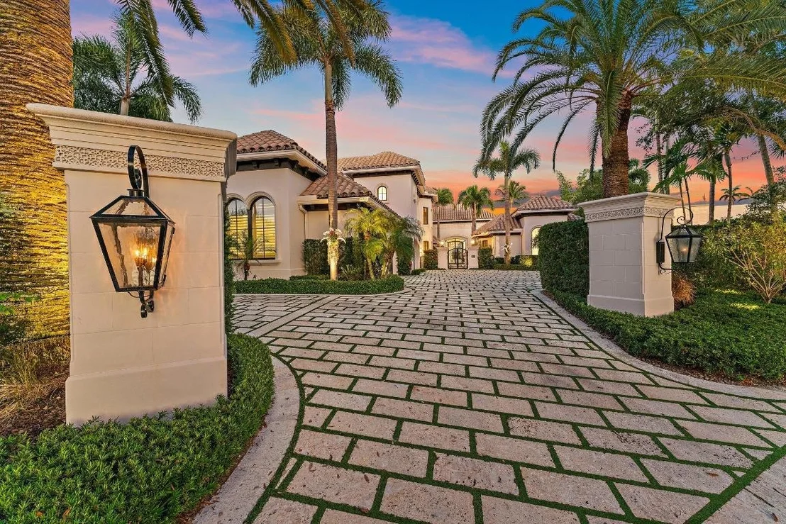 Photo of 372 Regatta Drive