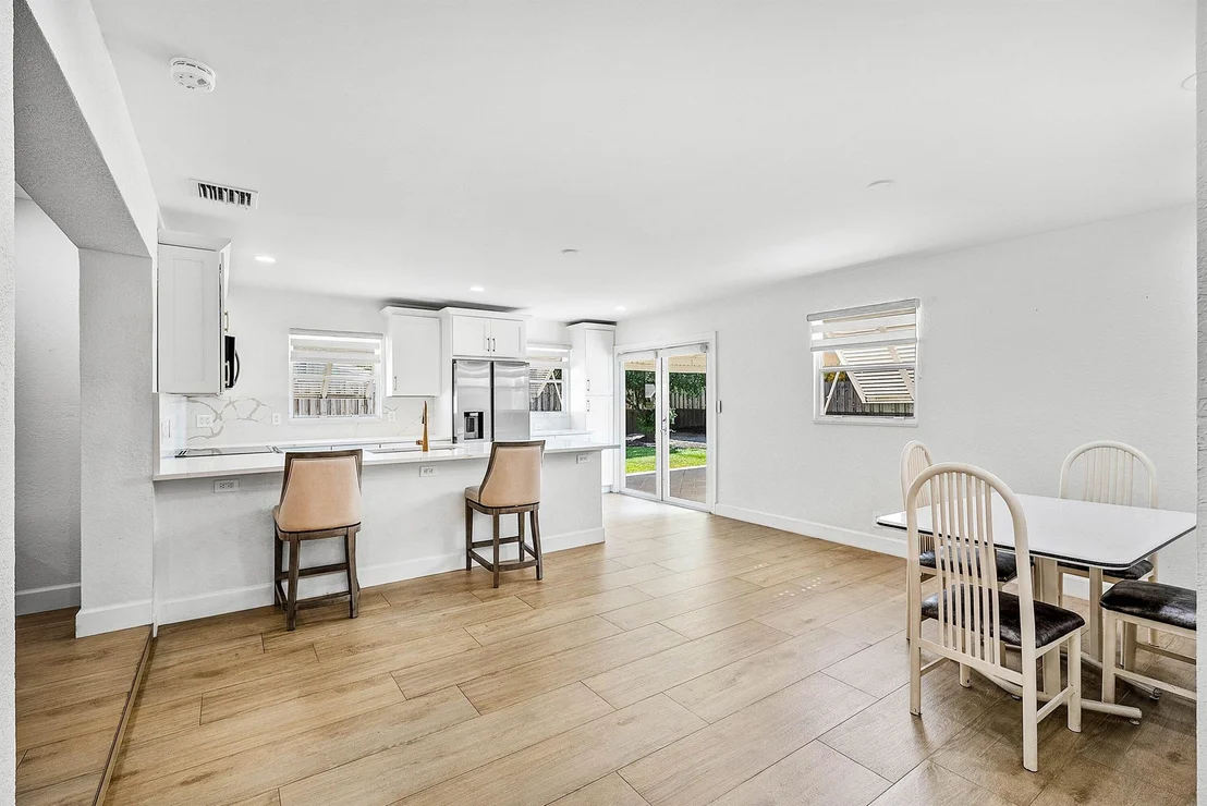 Photo of 530 Heron Drive