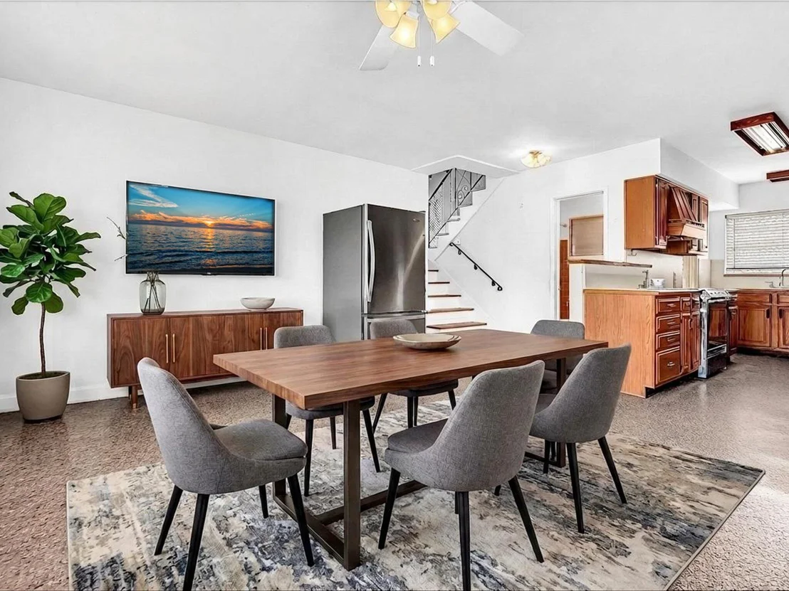 Photo of 702 S RIVERSIDE Drive