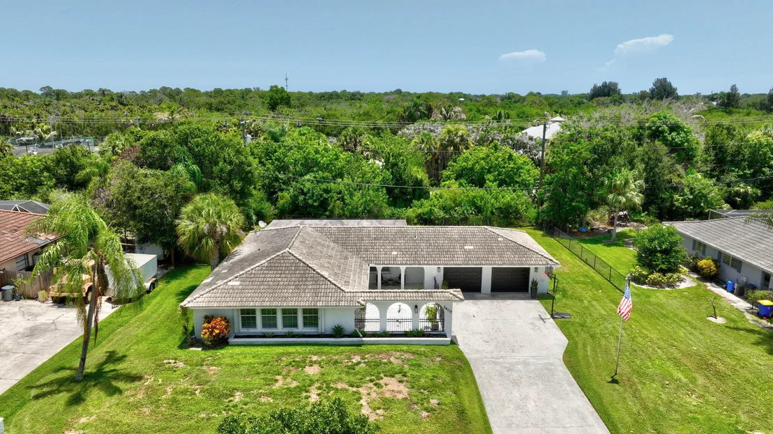 Photo of 2409 NW Everglades Boulevard