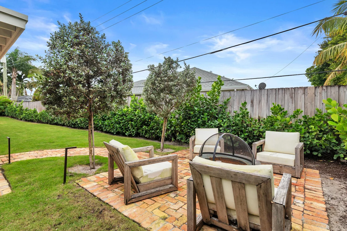 Photo of 7521 Edgewater Circle