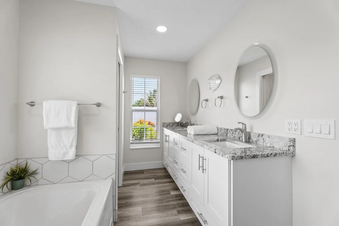 Photo of 701 SE Dolphin Drive