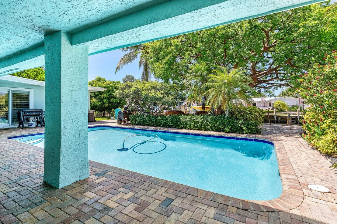 Photo of 2530 NE 48th Street