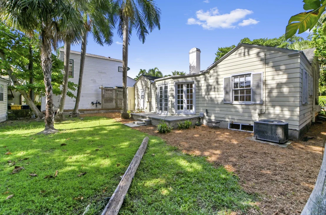 Photo of 53 Palm Square