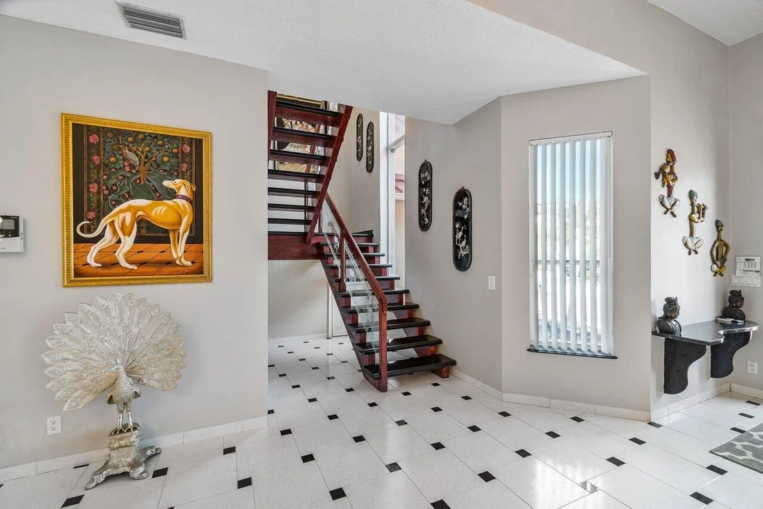 Photo of 648 Riviera Drive