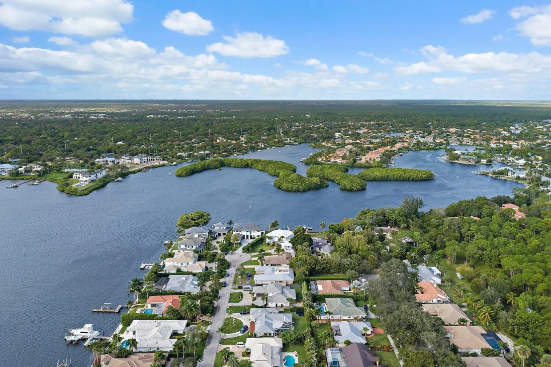 Photo of 348 River Drive