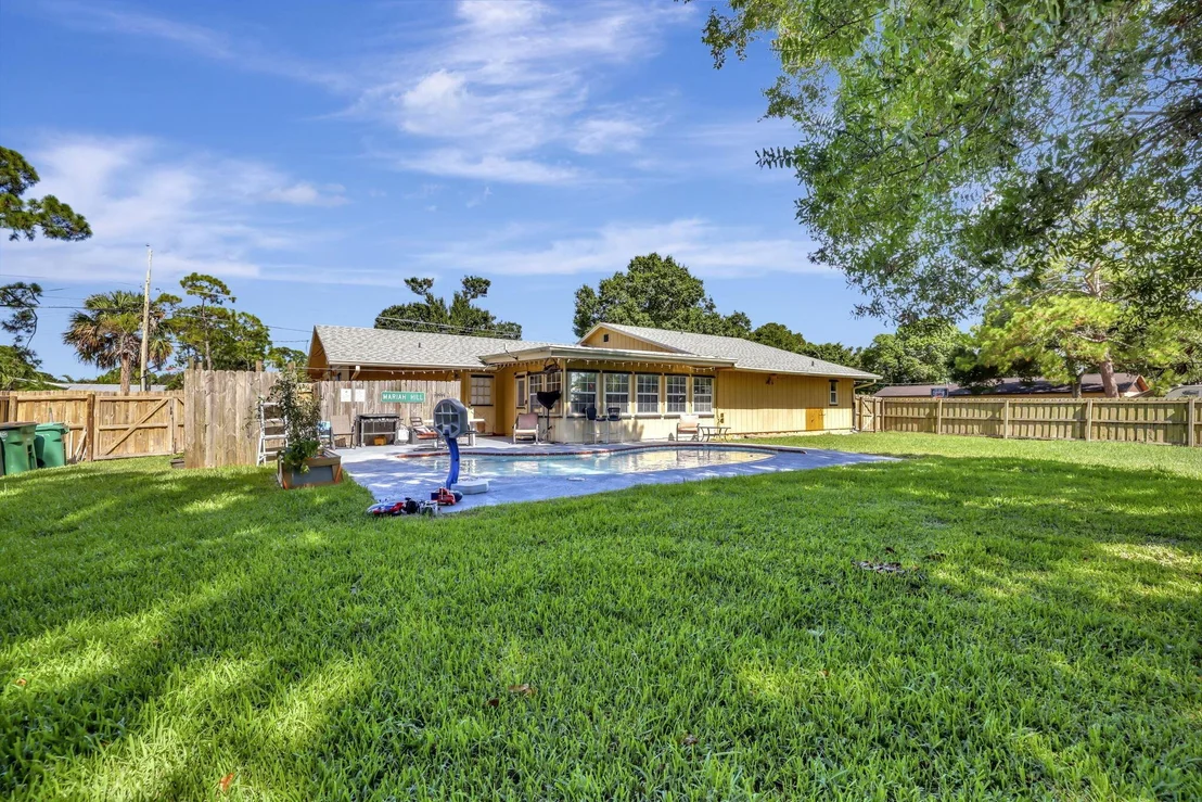 Photo of 5903 Sunset Boulevard