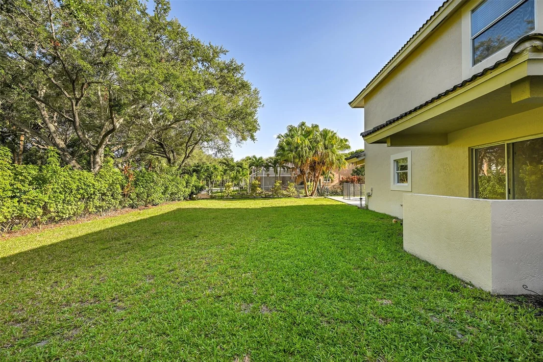 Photo of 10004 NW 57th Place
