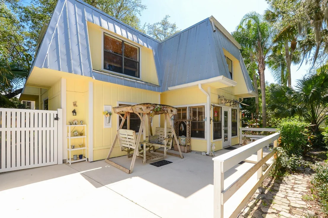 Photo of 576 SW Rustic Circle