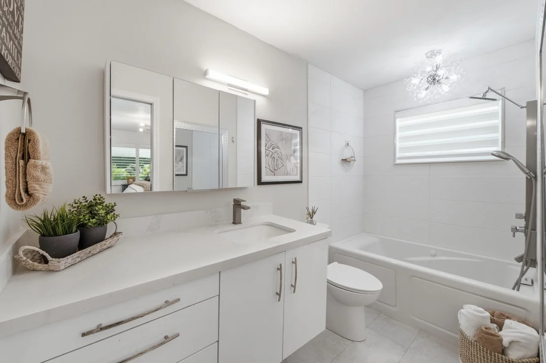 Photo of Unit D at 957 Circle Drive