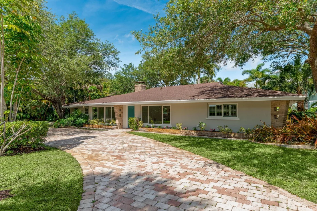Photo of 614 SW Overlook Dr Drive