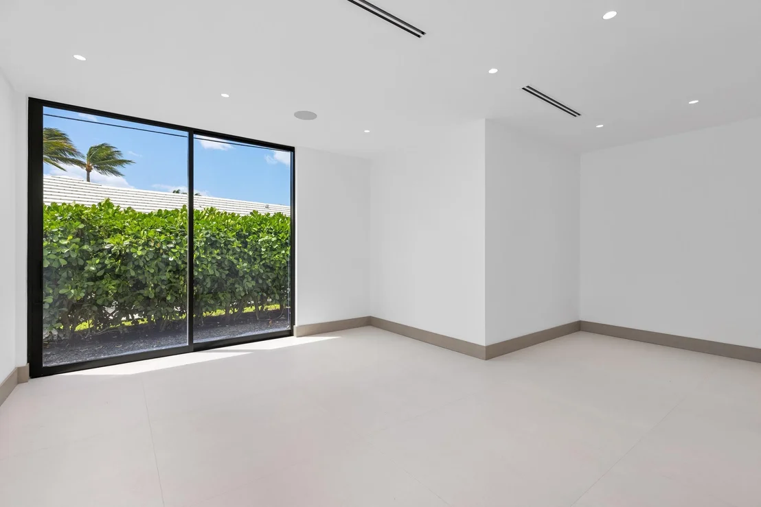Photo of 1351 Cocoanut Road