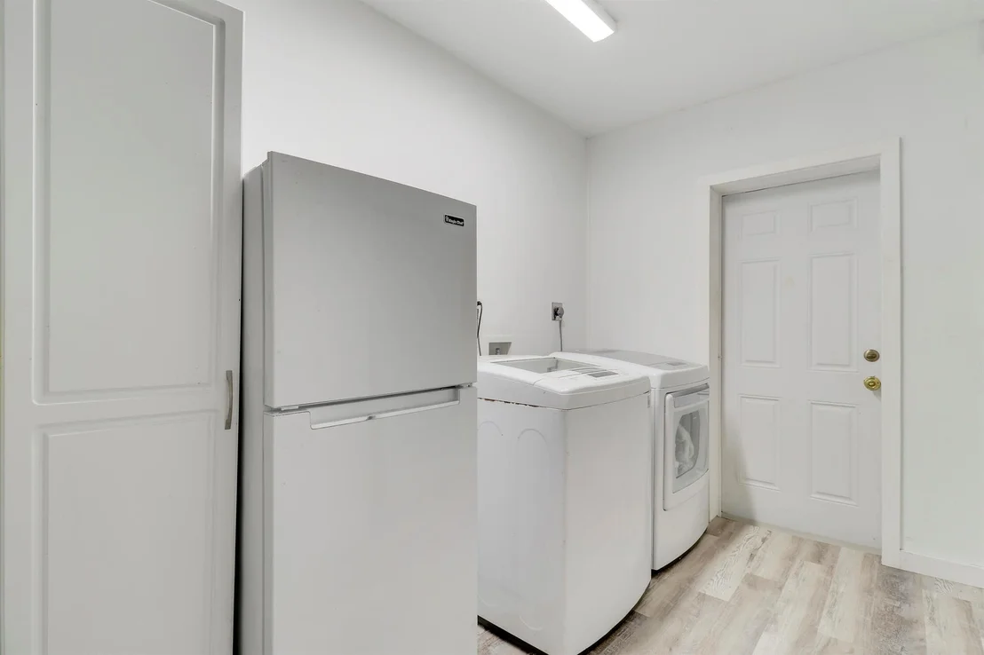 Photo of 612 Oak Ter Terrace