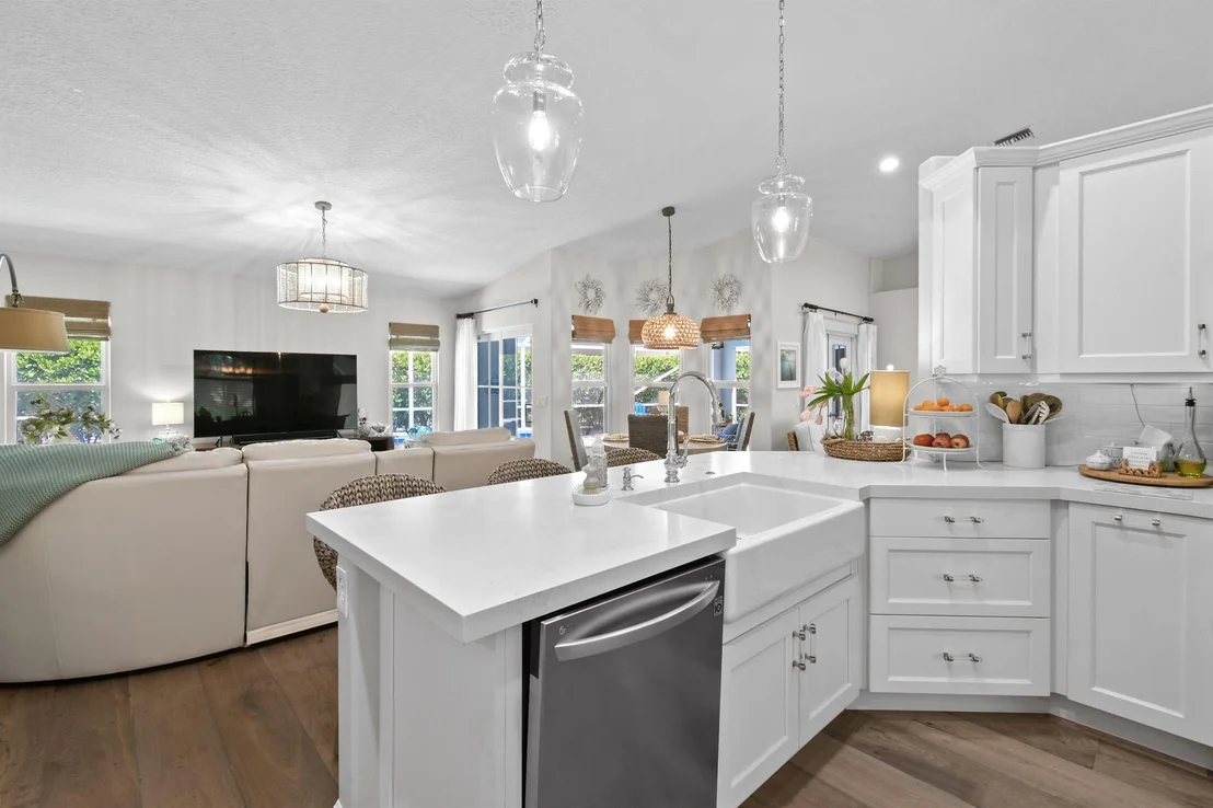 Photo of 274 Crane Point N