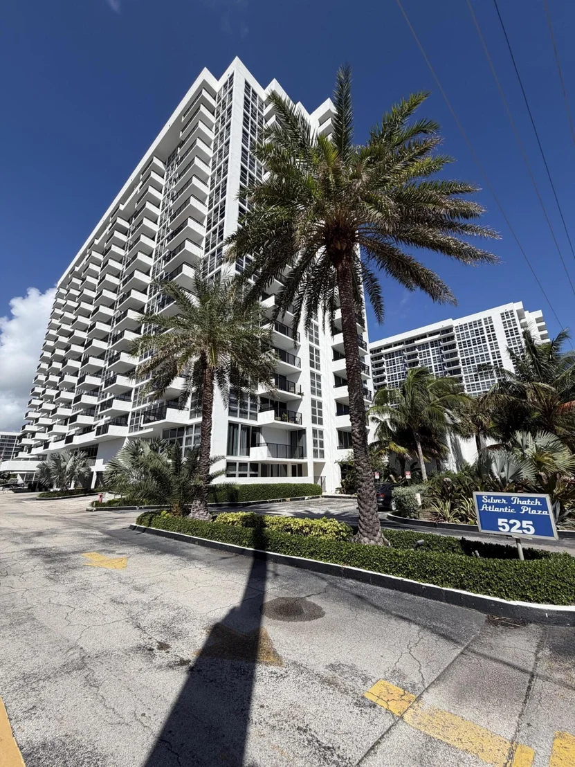 Photo of Unit 921 at 525 N OCEAN Boulevard N
