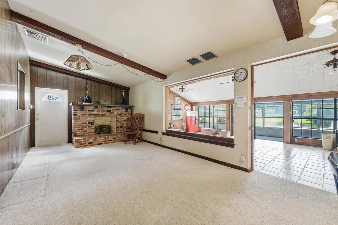 Photo of 7689 Lawrence Road