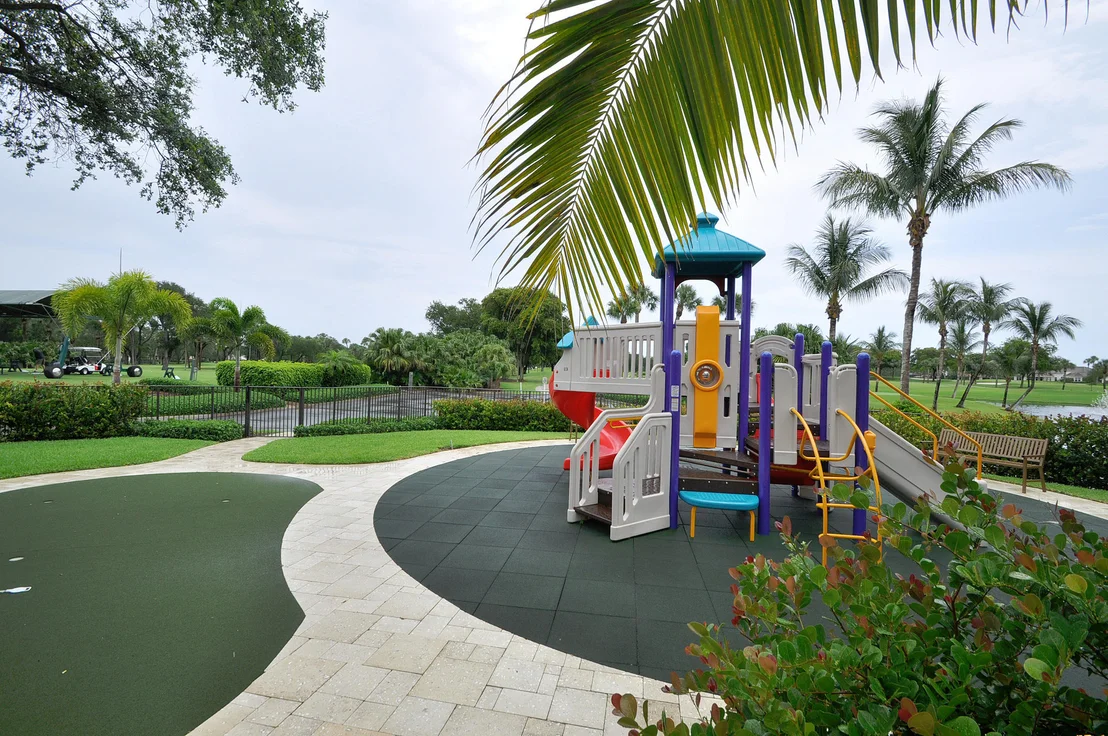 Photo of 4185 Live Oak Boulevard