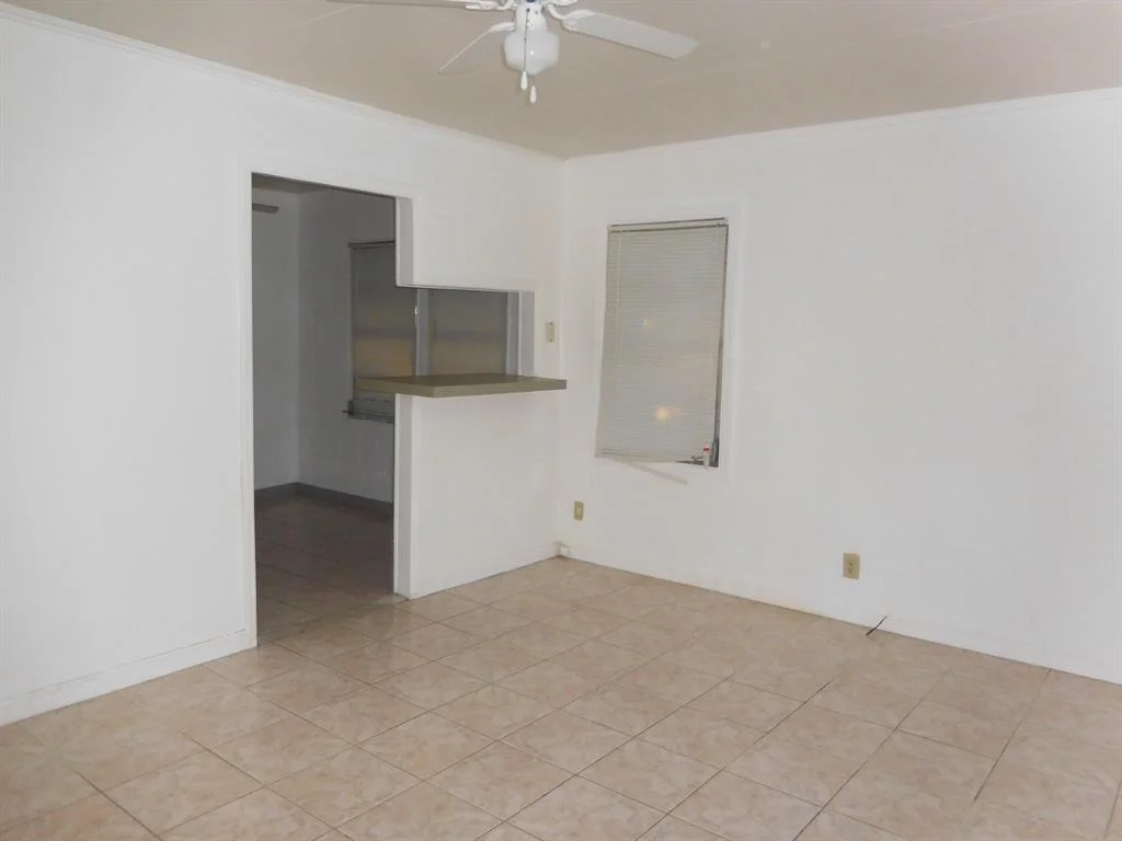Photo of 830 Colonial Road
