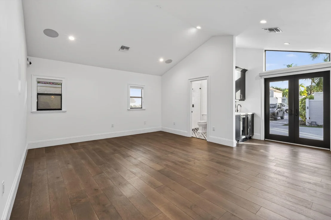 Photo of 105 W Tarpon Lane