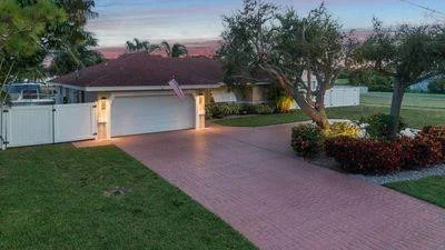 Photo of 864 Avocet Road