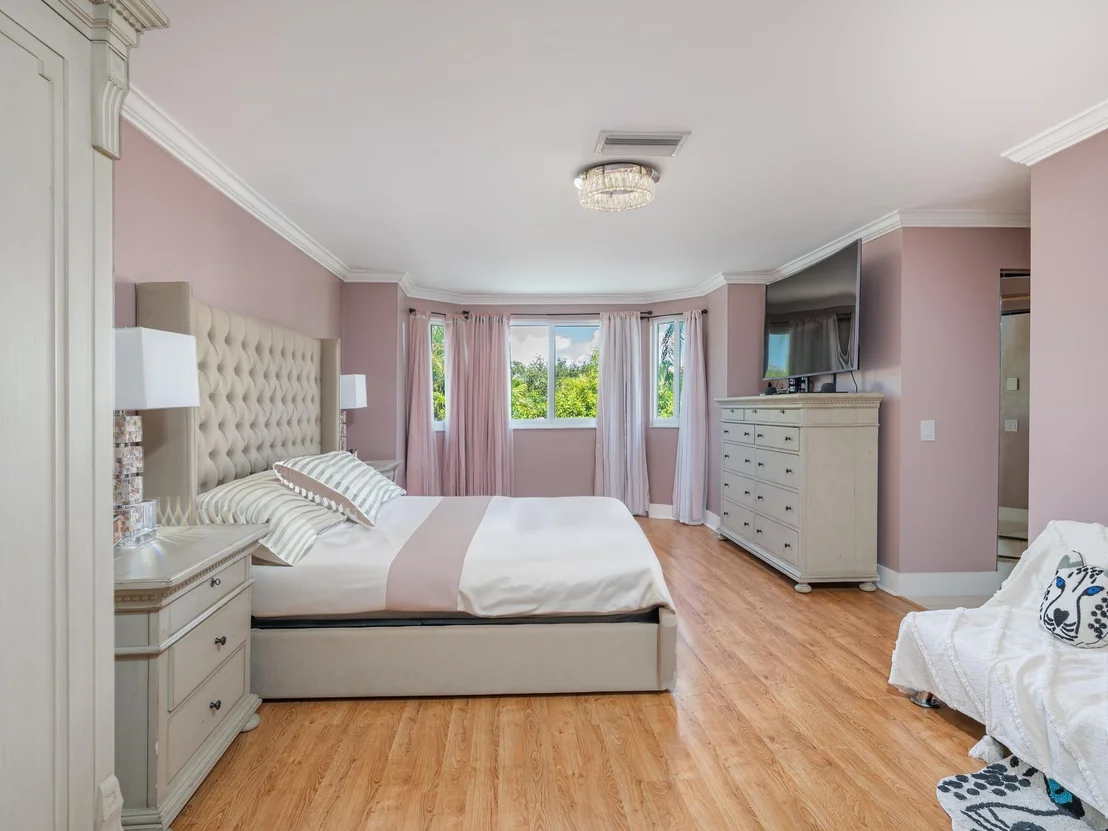 Photo of 852 Heritage Drive