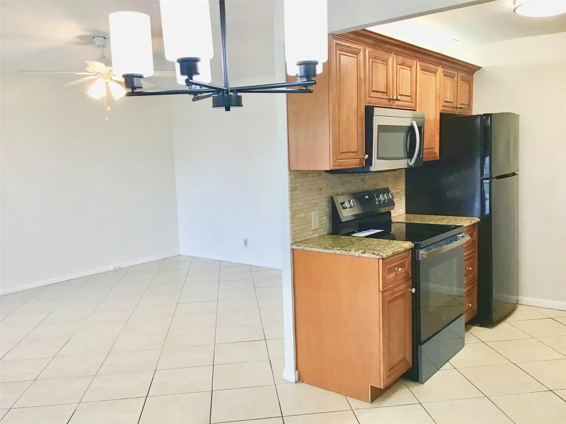 Photo of Unit 2035 at 2035 Exeter B