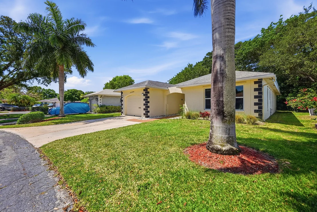 Photo of 321 Del Rio Boulevard