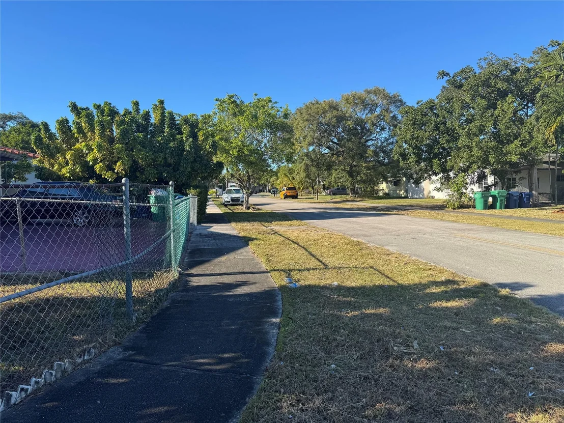 Photo of 1221 North Drive