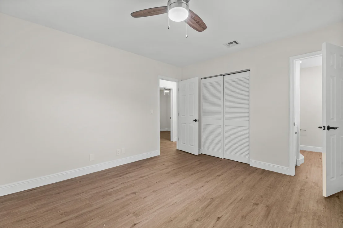 Photo of 4882 Lincoln Road