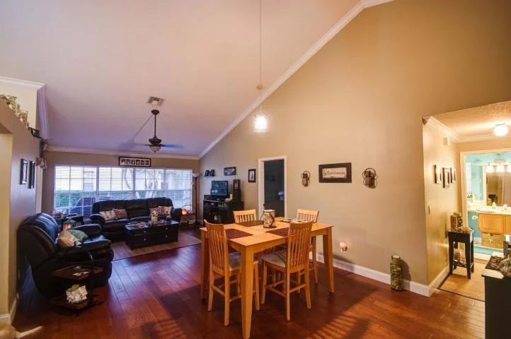 Photo of 275 Moccasin Trail W