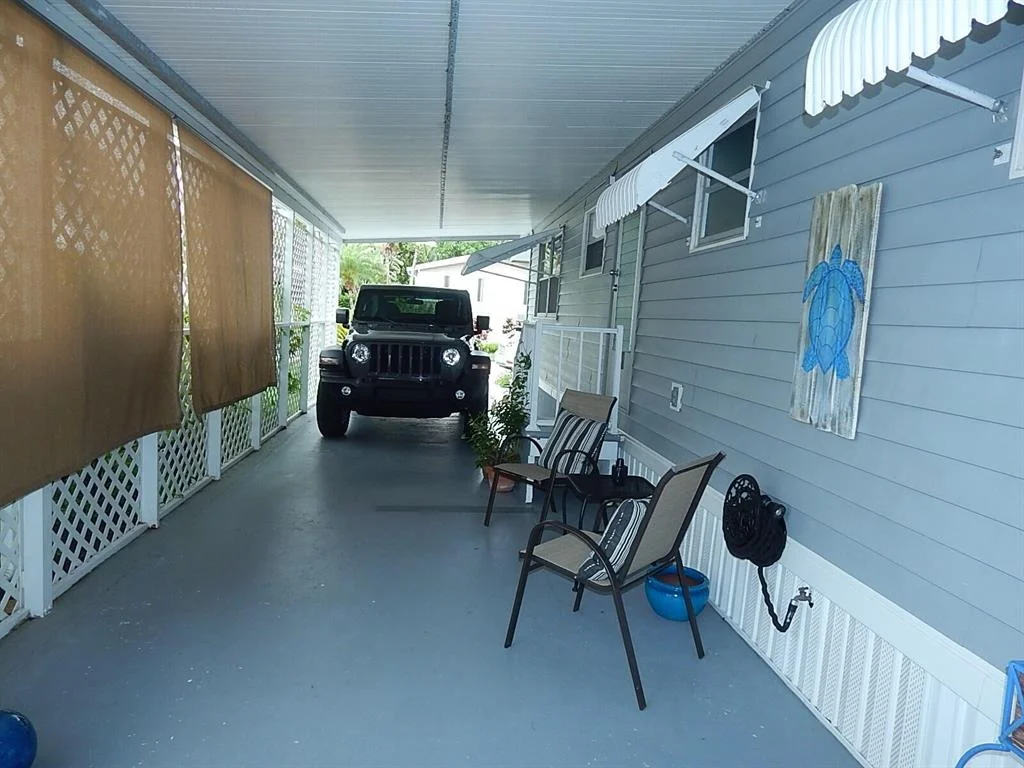 Photo of Unit 32 at 400 N A1a