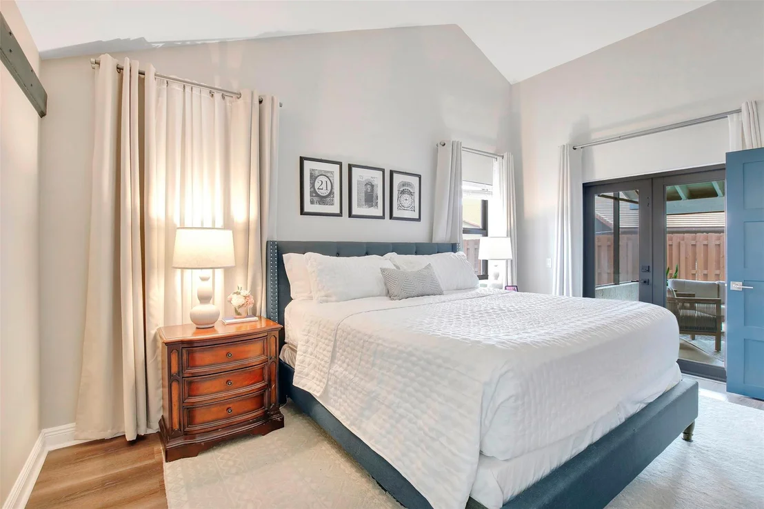 Photo of 2083 Augusta