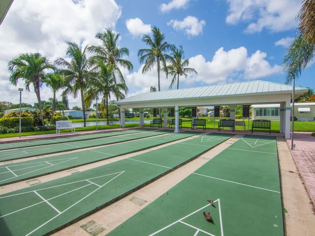 Photo of 385 NE Jade Circle