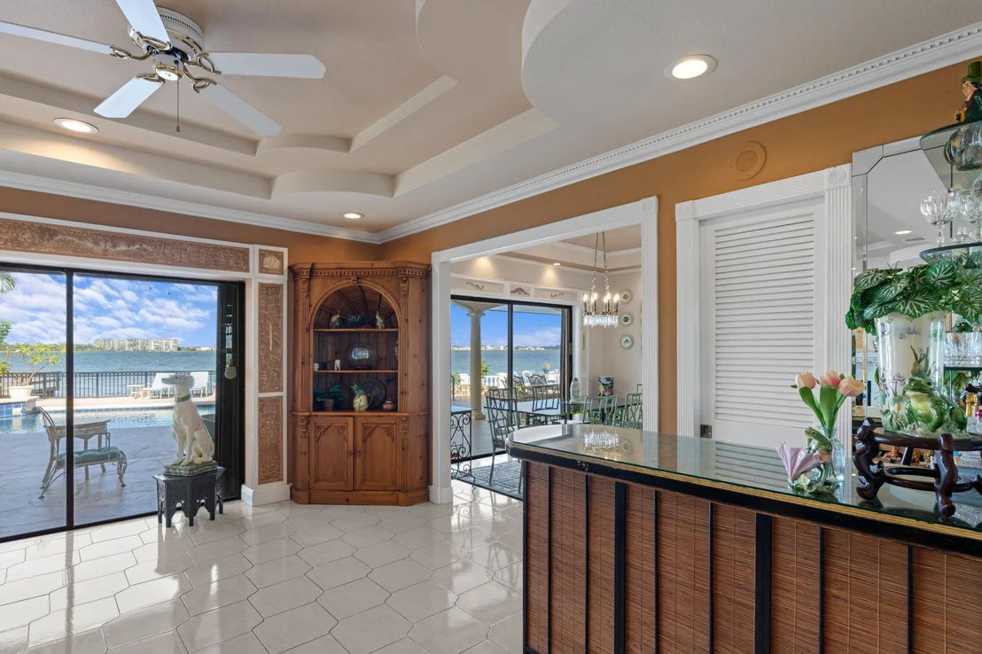 Photo of 1010 Pine Point Road